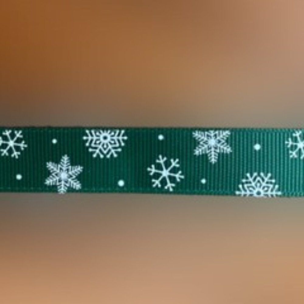 Green Grosgrain Ribbon with White Snow Flakes  ****ALL RIBBONS BUY 2 GET 1 FREE
